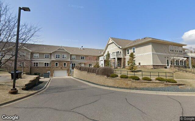Exterior of Deephaven Woods Senior Living