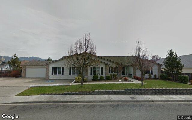 Exterior of Pacific Living Centers of Grants Pass at Anique