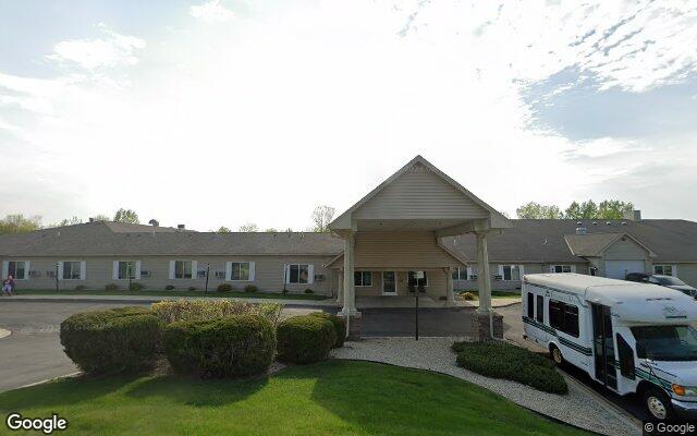 Exterior of Edgewood Alexandria Senior Liv