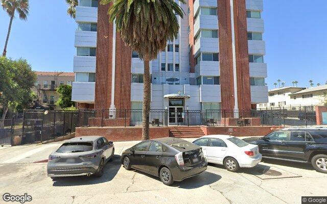 Exterior of Hollywood Hills Senior Living