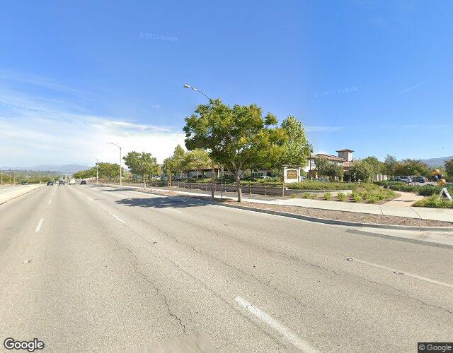 Exterior of Oakmont of Santa Clarita