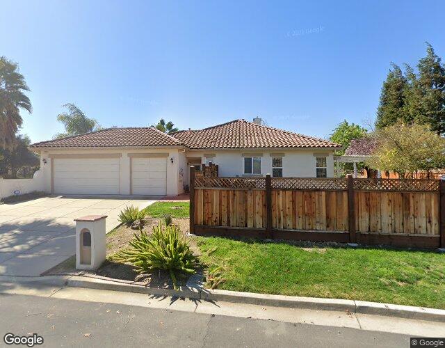 Exterior view of Old Oak Golden Villa, Llc