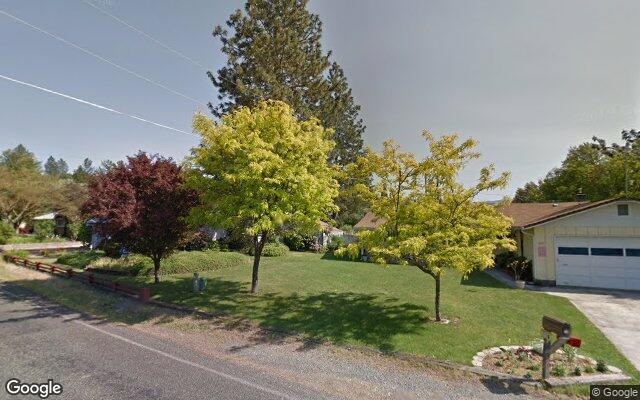 Exterior of Autumn House of Grants Pass