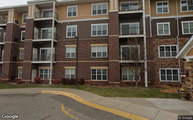 Exterior of Oak Park Senior Living