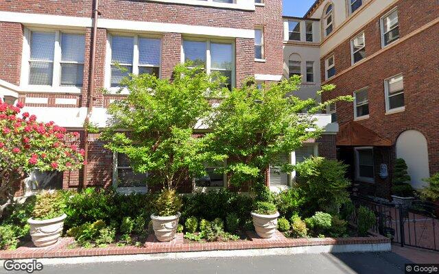 Exterior of Vineyard Park at Queen Anne Manor
